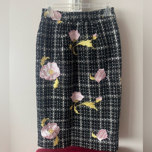 Elegant Black Floral Women's Skirt - Picture 4 of 12